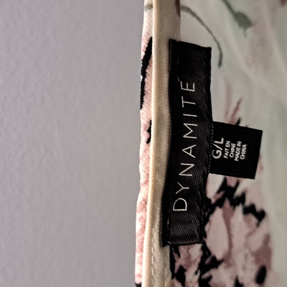 Dynamite Floral Short Sleeved Blouse - Picture 5 of 5